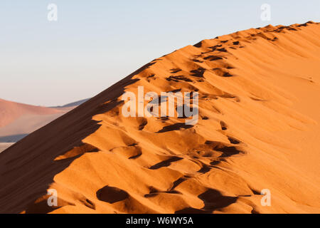 Rote Sanddünen in Sesriem, Namibia. Stockfoto