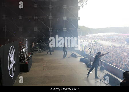 Kostrzyn, Polen, 2. August 2019, die Band Testament auf der Hauptbühne. 25. Pol' und 'Rock Festival ist das größte nicht-kommerzielle Festival in Europa. In diesem Jahr wird das Festival auf 1-3 August in der Stadt Kostrzyn nad Odra im westlichen Polen statt. Stockfoto