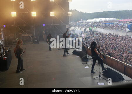 Kostrzyn, Polen, 2. August 2019, die Band Testament auf der Hauptbühne. 25. Pol' und 'Rock Festival ist das größte nicht-kommerzielle Festival in Europa. In diesem Jahr wird das Festival auf 1-3 August in der Stadt Kostrzyn nad Odra im westlichen Polen statt. Stockfoto