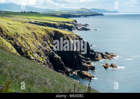 Schroffe Klippen bei Dun Beag auf der Halbinsel Dingle in der Grafschaft Kerry, Republik von Irland Stockfoto