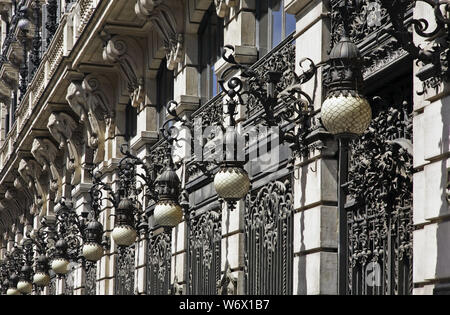 Fragment der Gebäude der spanischen Bank in Madrid. Spanien Stockfoto