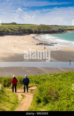 Whitesands Bay wie vom Nationalpark Pembrokeshire Coast Küstenweg, Wales, Großbritannien Stockfoto