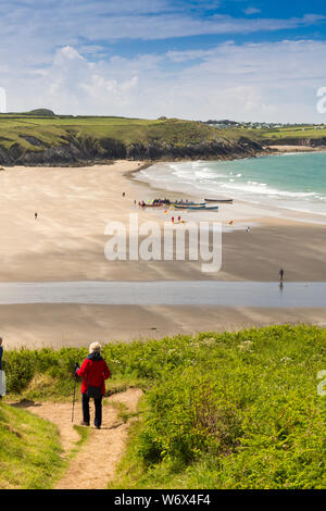 Whitesands Bay wie vom Nationalpark Pembrokeshire Coast Küstenweg, Wales, Großbritannien Stockfoto