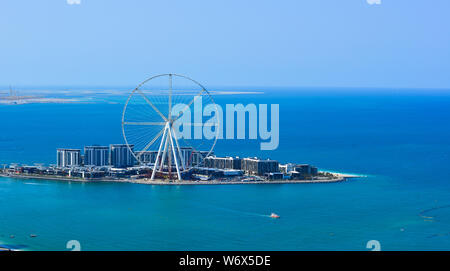 Dubai, VAE - Dec 9, 2018. Riesenrad Flyer auf dem blauen Meer in Dubai, VAE. Dubai ist eine globale Stadt und Wirtschaftszentrum des Nahen Ostens. Stockfoto