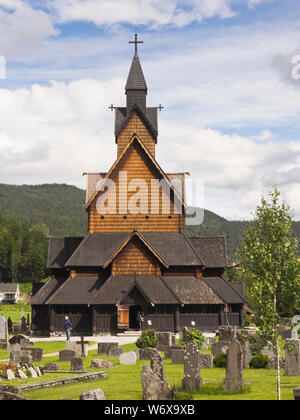 Heddal Stabkirche aus dem Mittelalter, ein Paradebeispiel der Norwegischen Holz- Architektur und eine touristische Attraktion Stockfoto