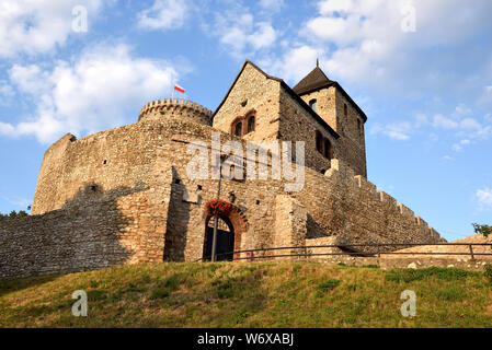 BEDZIN, Polen - 15. Juli 2019: Mittelalterliche Bedzin Schloss im südlichen Polen. Die steinerne Festung stammt aus dem 14. Jahrhundert. Europa Stockfoto