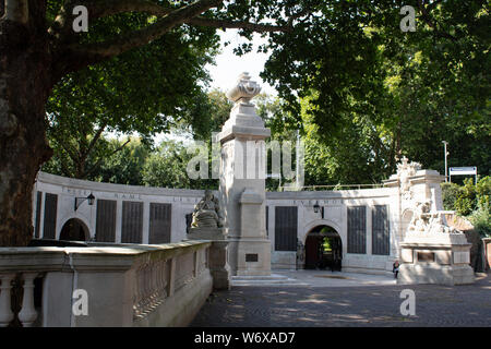 Die Guildhall Square Kenotaph, Portsmouth, Hampshire UK Stockfoto