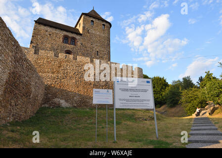 BEDZIN, Polen - 15. Juli 2019: Mittelalterliche Bedzin Schloss im südlichen Polen. Die steinerne Festung stammt aus dem 14. Jahrhundert. Europa Stockfoto