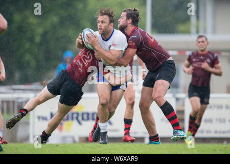 Heidelberg, Deutschland. 28. Juli 2019. Deutschen Meisterschaften in sieben Mann Rugby am 27. und 28. Juli 2019 in Heidelberg. TSV Handschuhsheim gegen den Berliner RC. Kein Durchkommen für Jaco Otto (Handschuhsheim, mit Ball). Credit: Jürgen Kessler/Kessler-Sportfotografie/dpa/Alamy leben Nachrichten Stockfoto