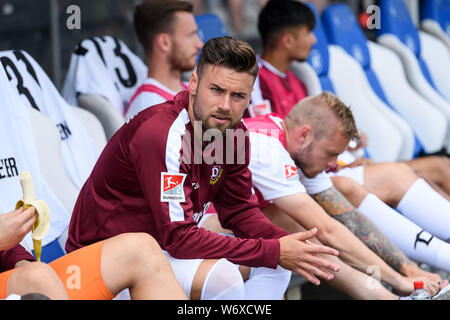 Karlsruhe, Deutschland. 03 Aug, 2019. Niklas Kreuzer (Dresden), auf der Ersatz Bank. GES/Fußball/2. Bundesliga: Karlsruher SC - Dynamo Dresden, 03.08.2019 Fußball: 2. Bundesliga: KSC vs Dynamo Dresden, Karlsruhe, August 3, 2019 | Verwendung der weltweiten Kredit: dpa/Alamy leben Nachrichten Stockfoto