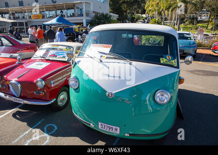 1959 Goggomobil Dart classic car neben Goggomobil 1960 carryall Kastenwagen an einem Sydney Classic Car Show, Sydney, Australien Stockfoto