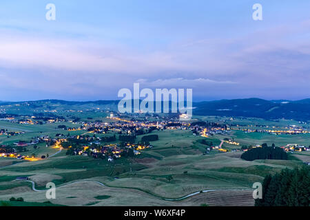 Abend fällt auf der Hochebene von Asiago. Der Provinz Vicenza, Venetien, Italien, Europa. Stockfoto
