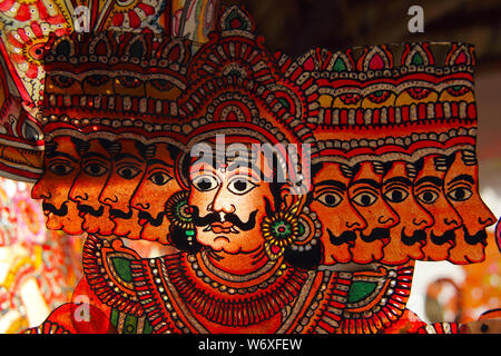 Schneiden von Ravana zum Verkauf an Surajkund Kunsthandwerk Mela, Surajkund, Faridabad, Haryana, Indien Stockfoto