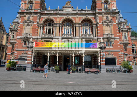 Stadsschouwburg Gebäude in Amsterdam Die Niederlande 2019 Während der Gay Pride Stockfoto
