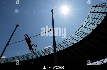 Berlin, Deutschland. 03 Aug, 2019. Leichtathletik: Deutsche Meisterschaften im Olympiastadion, Stabhochsprung, Frauen. Stina Seidler in Aktion. Credit: Sven Hoppe/dpa/Alamy leben Nachrichten Stockfoto