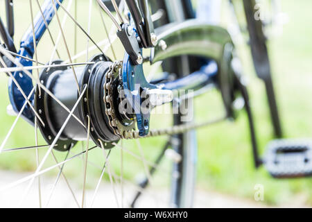 Fahrrad - Details der das Antriebsritzel und die Kette der modernen Fahrrad Stockfoto