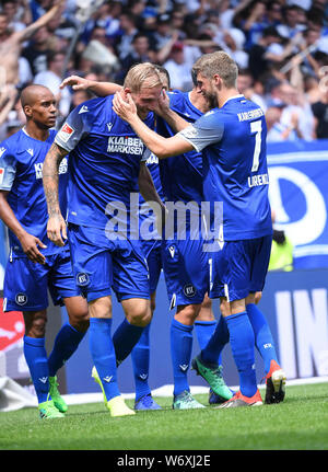 Karlsruhe, Deutschland. 03 Aug, 2019. Jubel 2:1: Philipp Hofmann (KSC) und Marc Lorenz (KSC) erfreuen. GES/Fußball/2. Bundesliga: Karlsruher SC - Dynamo Dresden, 03.08.2019 Fußball: 2. Bundesliga: KSC vs Dynamo Dresden, Karlsruhe, August 3, 2019 | Verwendung der weltweiten Kredit: dpa/Alamy leben Nachrichten Stockfoto