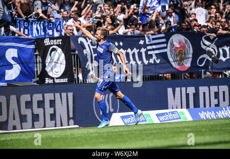 Karlsruhe, Deutschland. 03 Aug, 2019. Jubel 2:1: Lukas Grozurek (KSC) Cheers. GES/Fußball/2. Bundesliga: Karlsruher SC - Dynamo Dresden, 03.08.2019 Fußball: 2. Bundesliga: KSC vs Dynamo Dresden, Karlsruhe, August 3, 2019 | Verwendung der weltweiten Kredit: dpa/Alamy leben Nachrichten Stockfoto