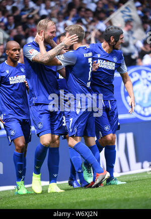 Karlsruhe, Deutschland. 03 Aug, 2019. Jubel 2:1: Philipp Hofmann (KSC) und Marc Lorenz (KSC) erfreuen. GES/Fußball/2. Bundesliga: Karlsruher SC - Dynamo Dresden, 03.08.2019 Fußball: 2. Bundesliga: KSC vs Dynamo Dresden, Karlsruhe, August 3, 2019 | Verwendung der weltweiten Kredit: dpa/Alamy leben Nachrichten Stockfoto