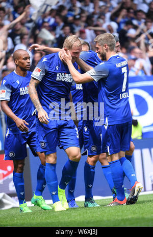 Karlsruhe, Deutschland. 03 Aug, 2019. Jubel 2:1: Philipp Hofmann (KSC) und Marc Lorenz (KSC) erfreuen. GES/Fußball/2. Bundesliga: Karlsruher SC - Dynamo Dresden, 03.08.2019 Fußball: 2. Bundesliga: KSC vs Dynamo Dresden, Karlsruhe, August 3, 2019 | Verwendung der weltweiten Kredit: dpa/Alamy leben Nachrichten Stockfoto