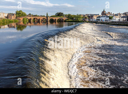 Dumfries in Schottland entlang des Flusses Nith Stockfoto