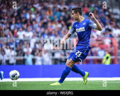 Karlsruhe, Deutschland. 03 Aug, 2019. Pass auf 4:1: Dirk Carlson (KSC). GES/Fußball/2. Bundesliga: Karlsruher SC - Dynamo Dresden, 03.08.2019 Fußball: 2. Bundesliga: KSC vs Dynamo Dresden, Karlsruhe, August 3, 2019 | Verwendung der weltweiten Kredit: dpa/Alamy leben Nachrichten Stockfoto