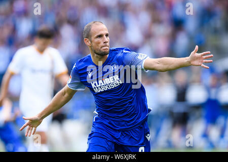 Karlsruhe, Deutschland. 03 Aug, 2019. Jubel nach dem Tor zum 4:1, Torwart Manuel Stiefler (KSC). GES/Fußball/2. Bundesliga: Karlsruher SC - Dynamo Dresden, 03.08.2019 Fußball: 2. Bundesliga: KSC vs Dynamo Dresden, Karlsruhe, August 3, 2019 | Verwendung der weltweiten Kredit: dpa/Alamy leben Nachrichten Stockfoto