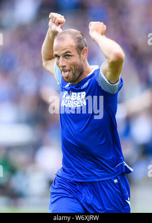 Karlsruhe, Deutschland. 03 Aug, 2019. Jubel nach dem Tor zum 4:1, Torwart Manuel Stiefler (KSC). GES/Fußball/2. Bundesliga: Karlsruher SC - Dynamo Dresden, 03.08.2019 Fußball: 2. Bundesliga: KSC vs Dynamo Dresden, Karlsruhe, August 3, 2019 | Verwendung der weltweiten Kredit: dpa/Alamy leben Nachrichten Stockfoto