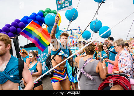 Brighton, East Sussex, UK. 3 Aug, 2019. Jeder Körper willkommen - feiern Brighton Pride Parade auf Hove Rasen, Brighton, East Sussex, UK. 3 Aug, 2019. Photo Credit: Julia Claxton/Alamy leben Nachrichten Stockfoto