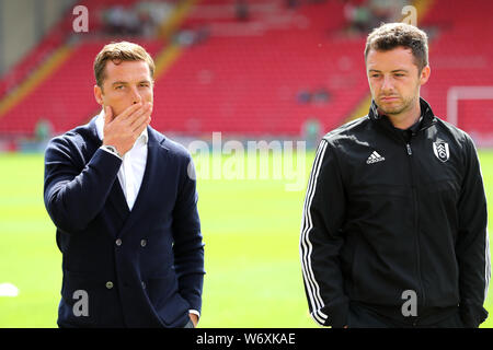 Fulham Manager Scott Parker (links) und Trainer Matt Wells (rechts) vor dem Sky Bet Meisterschaft Gleiches an Oakwell Barnsley. Stockfoto