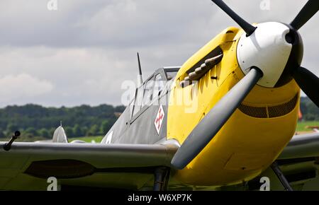 Hispano Aviación HA-1112 "Weiße 9" auf der Flightline am Flying Legends Airshow am 14. Juli 2019 Stockfoto