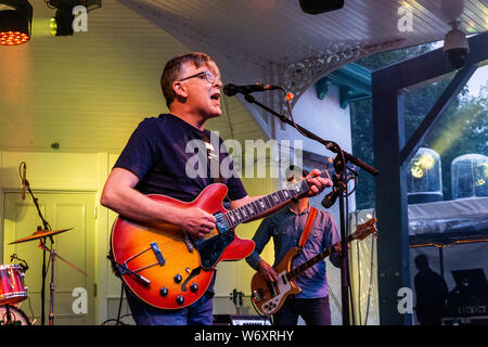 Fotos von Teenage Fanclub bei Sommer Nächte im Musikpavillon Kelvingrove Glasgow 30. Juli 2019 Musik fotografie Konzert Fotografie Stockfoto