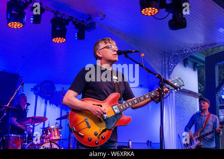 Fotos von Teenage Fanclub bei Sommer Nächte im Musikpavillon Kelvingrove Glasgow 30. Juli 2019 Musik fotografie Konzert Fotografie Stockfoto