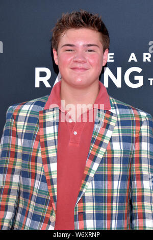 HOLLYWOOD, CA - 01. August: Maxwell Acee Donovan kommt für die Premiere von Twentieth Century Fox's "The Art Of Racing In The Rain" am El Capitan hielt die Stockfoto