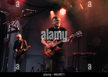 Fotos von Teenage Fanclub bei Sommer Nächte im Musikpavillon Kelvingrove Glasgow 30. Juli 2019 Musik fotografie Konzert Fotografie Stockfoto