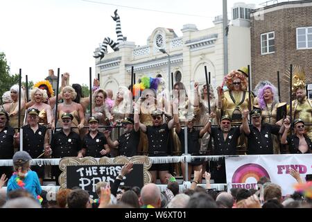 Brighton, Großbritannien, 3. August 2019 - Die Teilnehmer an der Parade nehmen an der diesjährigen Brighton Stolz. Kredit James Boardman/Alamy leben Nachrichten Stockfoto