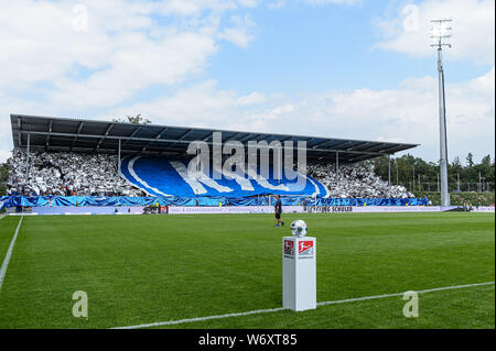 Karlsruhe, Deutschland. 03 Aug, 2019. Funktion Chöre der Fans. GES/Fußball/2. Bundesliga: Karlsruher SC - Dynamo Dresden, 03.08.2019 Fußball: 2. Bundesliga: KSC vs Dynamo Dresden, Karlsruhe, August 3, 2019 | Verwendung der weltweiten Kredit: dpa/Alamy leben Nachrichten Stockfoto