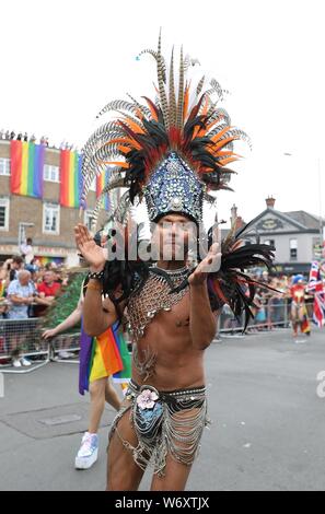 Brighton, Großbritannien, 3. August 2019 - Die Teilnehmer an der Parade nehmen an der diesjährigen Brighton Stolz. Kredit James Boardman/Alamy leben Nachrichten Stockfoto