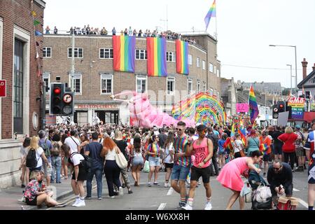 Brighton, Großbritannien, 3. August 2019 - Die Teilnehmer an der Parade nehmen an der diesjährigen Brighton Stolz. Kredit James Boardman/Alamy leben Nachrichten Stockfoto
