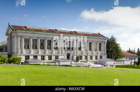 Berkeley, CA/USA - 15. JUNI 2013: Universitätsbibliothek auf dem Campus der Universität von Kalifornien, Berkeley. Stockfoto