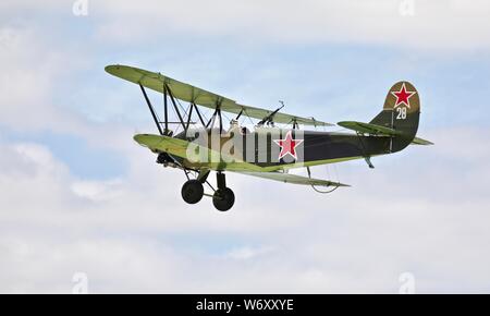 1944 Polikarpov Po 2 Kukuruznik sowjetischen Doppeldecker, genannt Airborne bei Shuttleworth militärische Airshow am 7. Juli 2019 Stockfoto