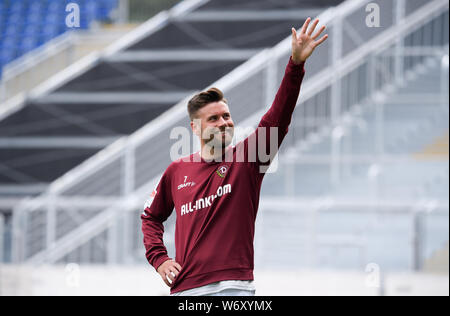 Karlsruhe, Deutschland. 03 Aug, 2019. Niklas Kreuzer (Dresden) Wellen. GES/Fußball/2. Bundesliga: Karlsruher SC - Dynamo Dresden, 03.08.2019 Fußball: 2. Bundesliga: KSC vs Dynamo Dresden, Karlsruhe, August 3, 2019 | Verwendung der weltweiten Kredit: dpa/Alamy leben Nachrichten Stockfoto