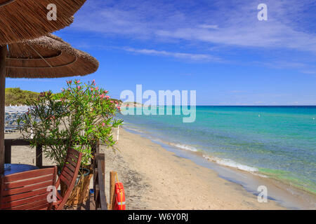 Die schönsten Sandstrände von Apulien Salento Küste: Alimini Strand, ITALIEN (Lecce). Stockfoto