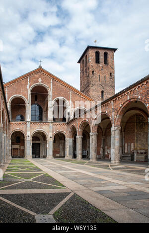 Die Basilika von Sant'Ambrogio, einer der ältesten Kirchen in Mailand, Italien Stockfoto