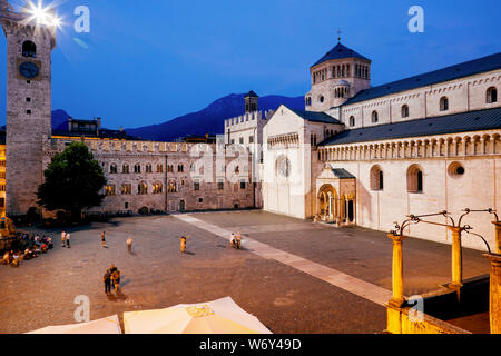 TRENTO, Italien - 18 Juli, 2019 - Landschaftsfotos von San Vigilio Kathedrale, eine römisch-katholische Kathedrale in Trient, Italien Stockfoto