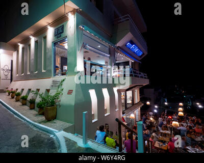 Berühmten Café und Restaurant 'Chez George' in der Stadt Agios Nikolaos auf der Mittelmeerinsel Kreta, Griechenland Stockfoto