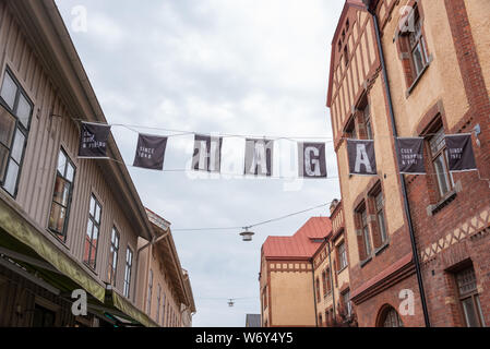 Göteborg, Schweden - 19 Juli, 2019: Blick auf ein Banner mit dem Schriftzug Haga, einer berühmten Straße in Göteborg, Schweden. Stockfoto