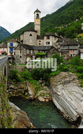 Tessin: Lavertezzo im Val Verzasca Tal im Kanton Tessin Stockfoto