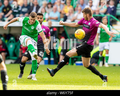 3. Aug. 2019, Easter Road Stadium, Leith, Edinburgh, Schottland, Scottish Premier League Fußball Hibernian Football Club versus St Mirren; Flo Kamberi von Hibernian nimmt einen Schuß am Ziel Stockfoto