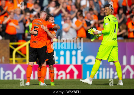 3. Aug. 2019, Tannadice Park, Dundee, Schottland, Ladbrokes Meisterschaft Fußball, Dundee United gegen Inverness Caledonian Thistle; Mark Connolly, Paul McMullan und Benjamin Siegrist feiern voll Zeit Stockfoto